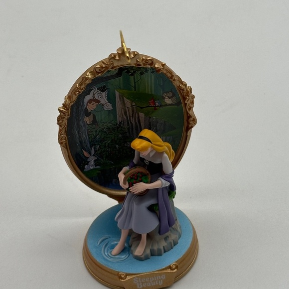 HALLMARK WALT DISNEY'S SLEEPING BEAUTY 1999 ORNAMENT NEW IN BOX - Picture 3 of 8